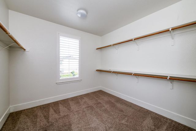 1813 N Paddington Lane, Clovis, CA 93619