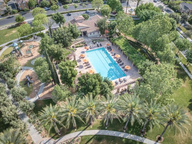 1813 N Paddington Lane, Clovis, CA 93619