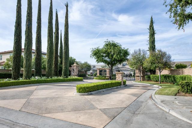 1813 N Paddington Lane, Clovis, CA 93619