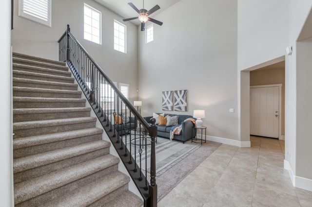 1813 N Paddington Lane, Clovis, CA 93619