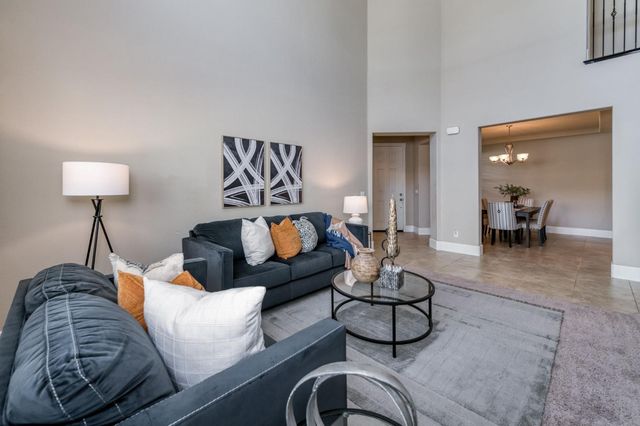 1813 N Paddington Lane, Clovis, CA 93619