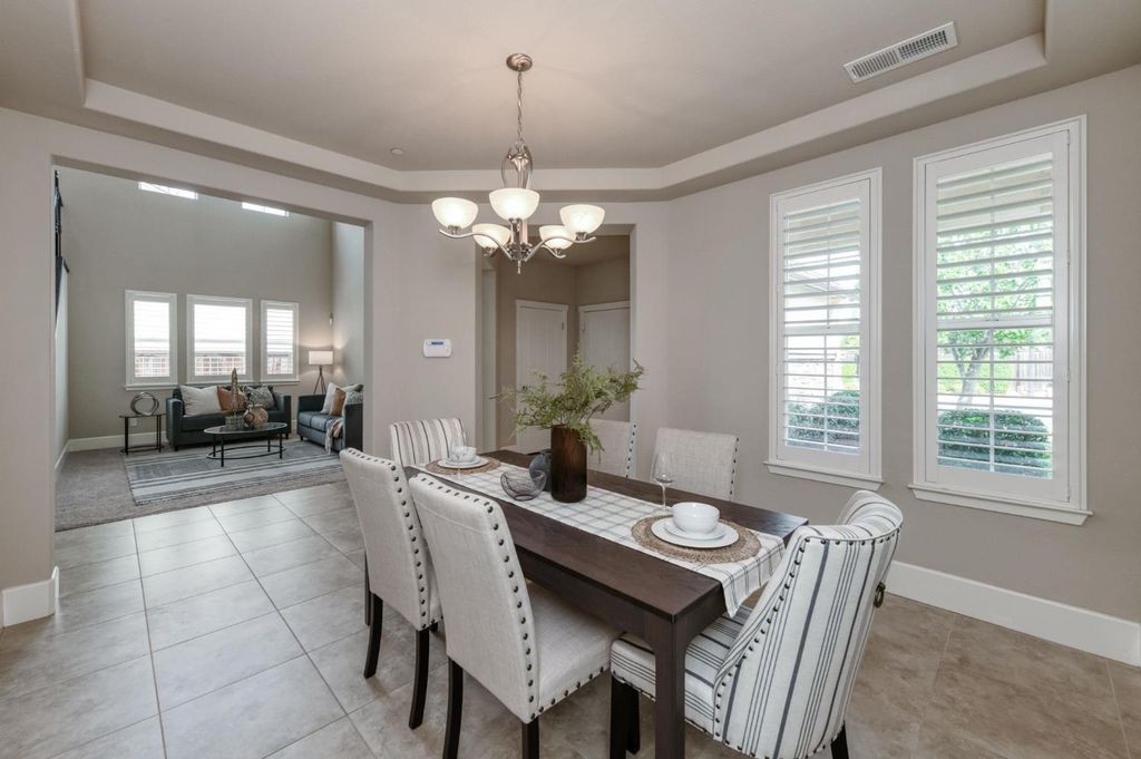 Image 10 of property listing at 1813 N Paddington Lane, Clovis, CA 93619