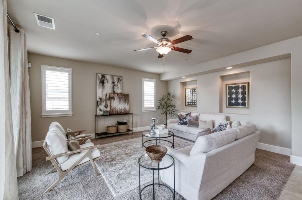 Image 11 of property listing at 1813 N Paddington Lane, Clovis, CA 93619