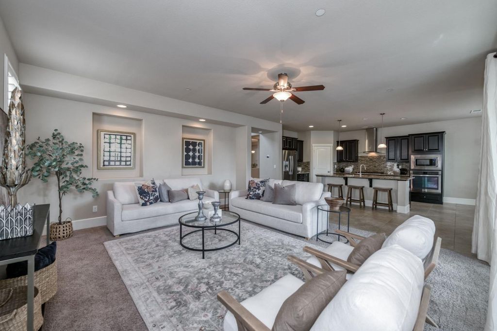 Image 12 of property listing at 1813 N Paddington Lane, Clovis, CA 93619