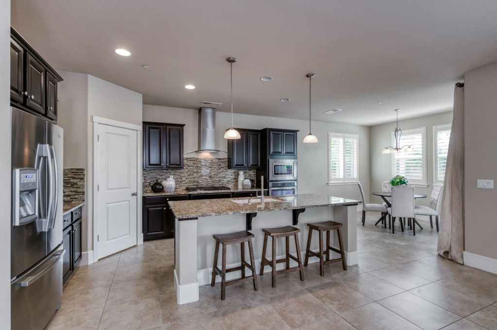 Image 13 of property listing at 1813 N Paddington Lane, Clovis, CA 93619