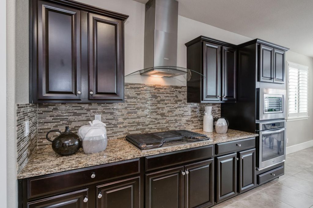 Image 18 of property listing at 1813 N Paddington Lane, Clovis, CA 93619