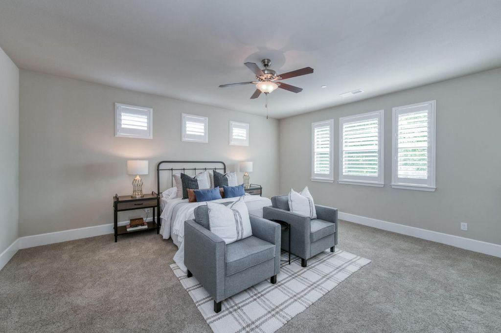 Image 20 of property listing at 1813 N Paddington Lane, Clovis, CA 93619