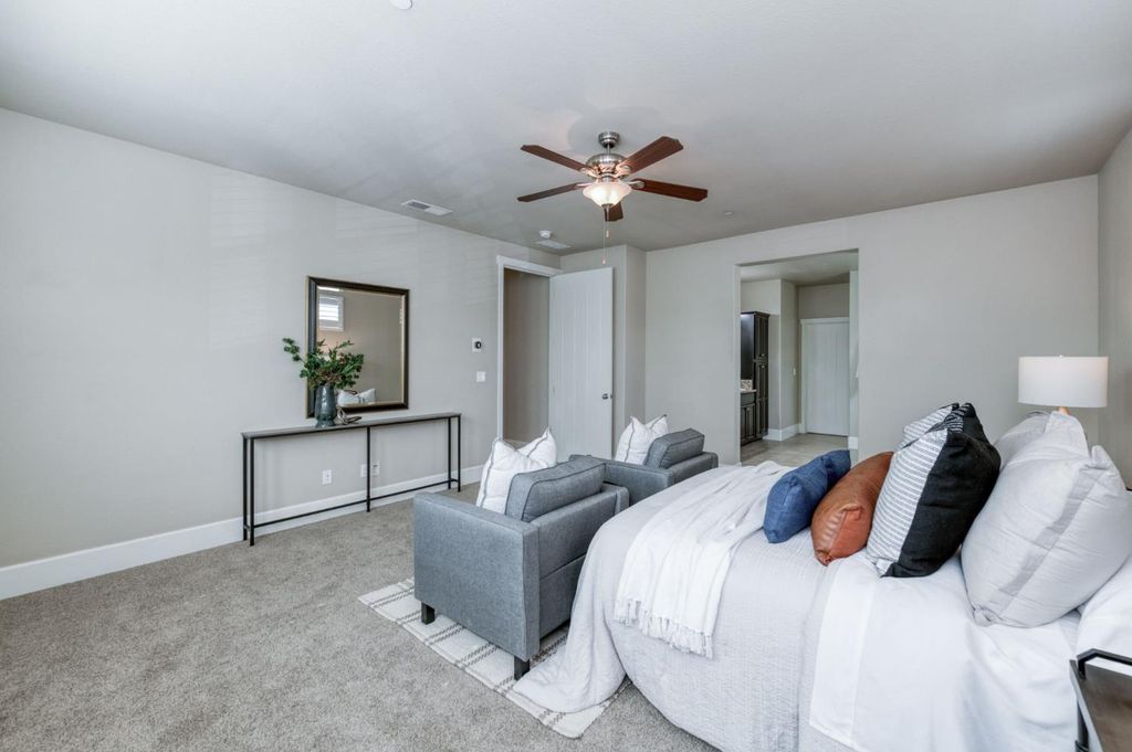 Image 21 of property listing at 1813 N Paddington Lane, Clovis, CA 93619