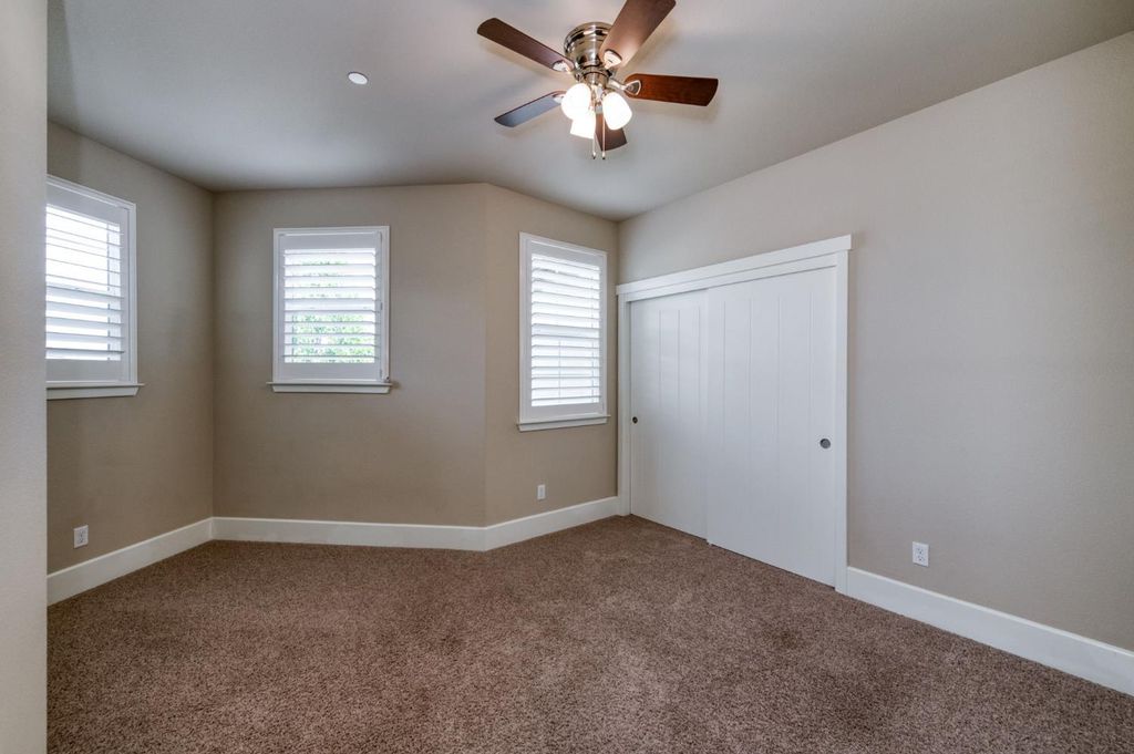 Image 24 of property listing at 1813 N Paddington Lane, Clovis, CA 93619