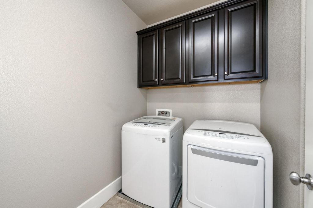 Image 29 of property listing at 1813 N Paddington Lane, Clovis, CA 93619