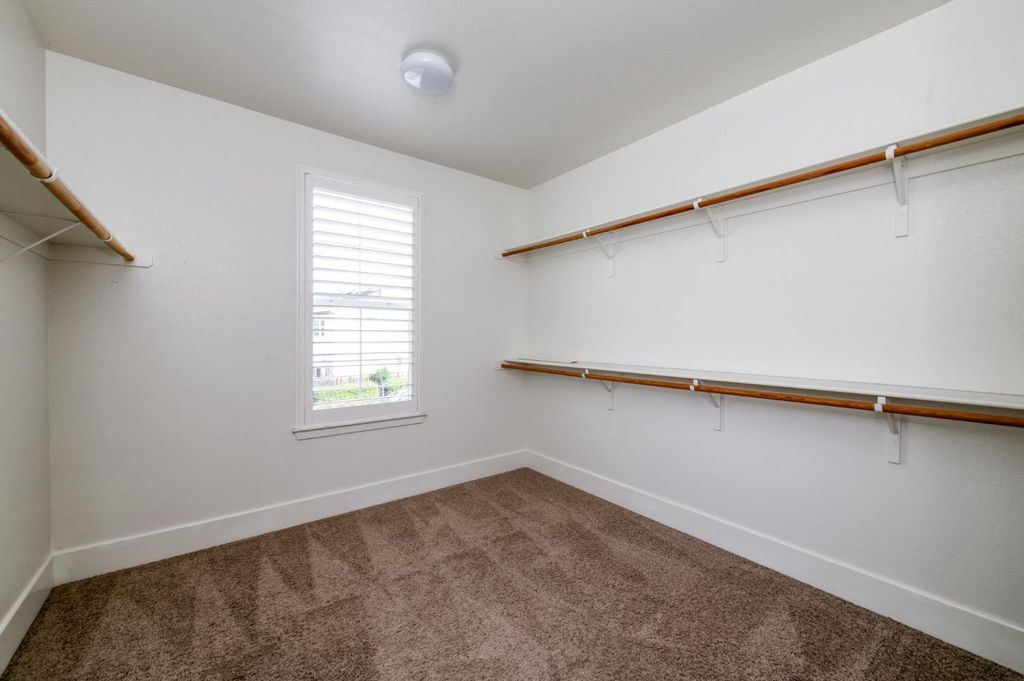 Image 31 of property listing at 1813 N Paddington Lane, Clovis, CA 93619