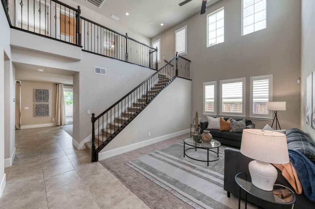 Image 4 of property listing at 1813 N Paddington Lane, Clovis, CA 93619