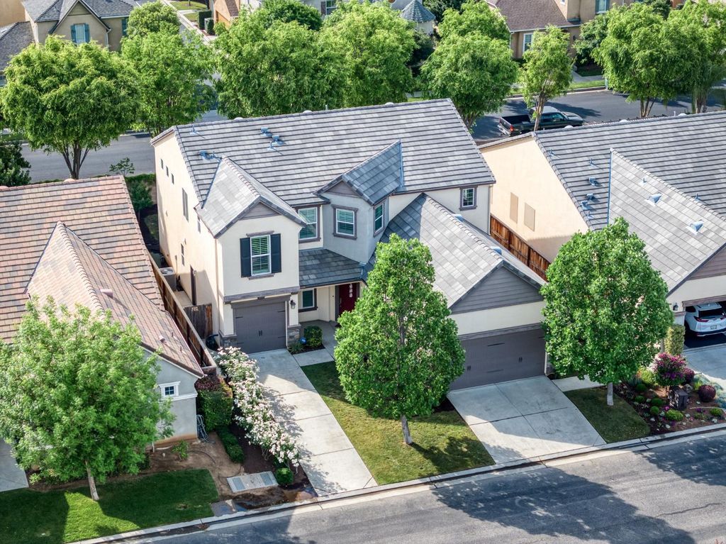 Image 40 of property listing at 1813 N Paddington Lane, Clovis, CA 93619