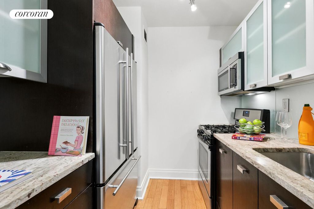 212 E 47th St Apt 28D, New York City, NY 10017