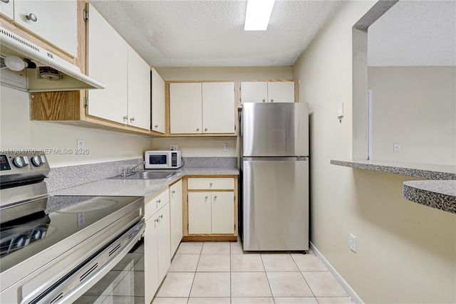 7160 NW 179th St 211, Hialeah, FL 33015