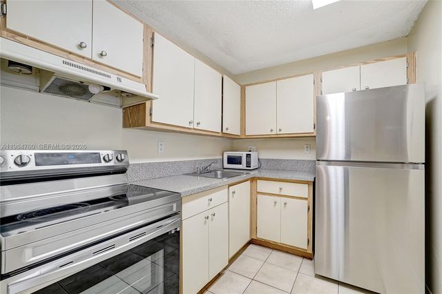 7160 NW 179th St 211, Hialeah, FL 33015