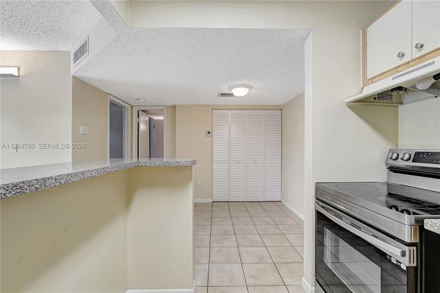 7160 NW 179th St 211, Hialeah, FL 33015