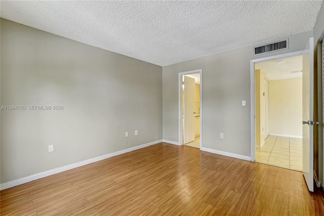 7160 NW 179th St 211, Hialeah, FL 33015