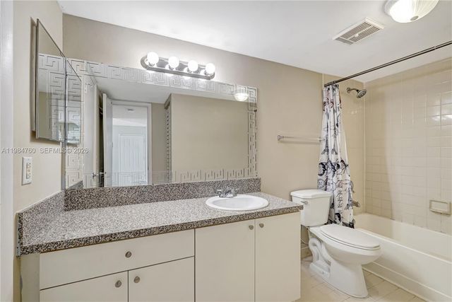 7160 NW 179th St 211, Hialeah, FL 33015