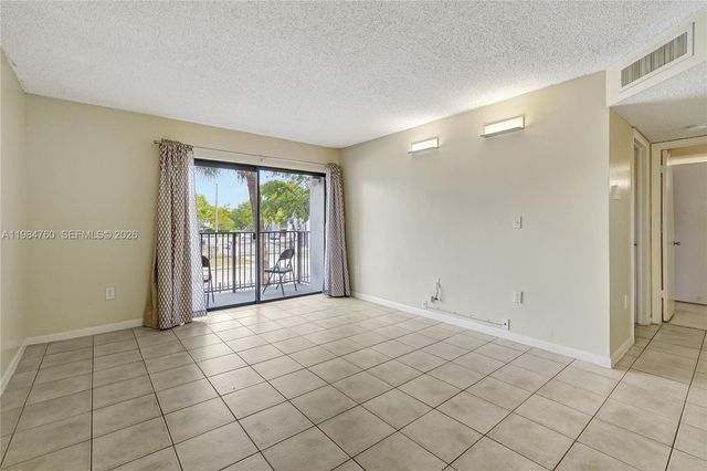 7160 NW 179th St 211, Hialeah, FL 33015