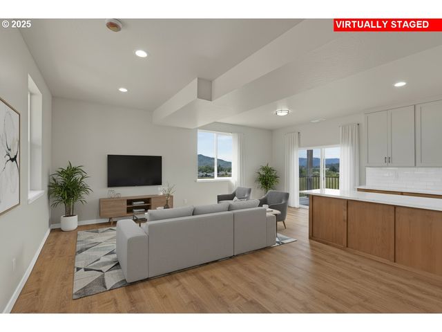 845 FOREST HEIGHTS St, Sutherlin, OR 97479