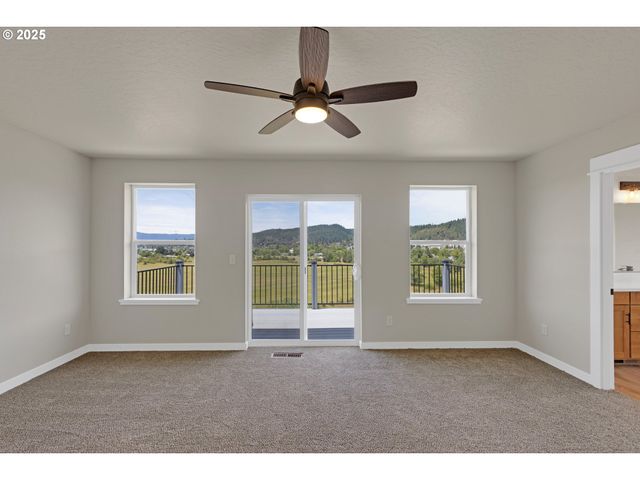 845 FOREST HEIGHTS St, Sutherlin, OR 97479