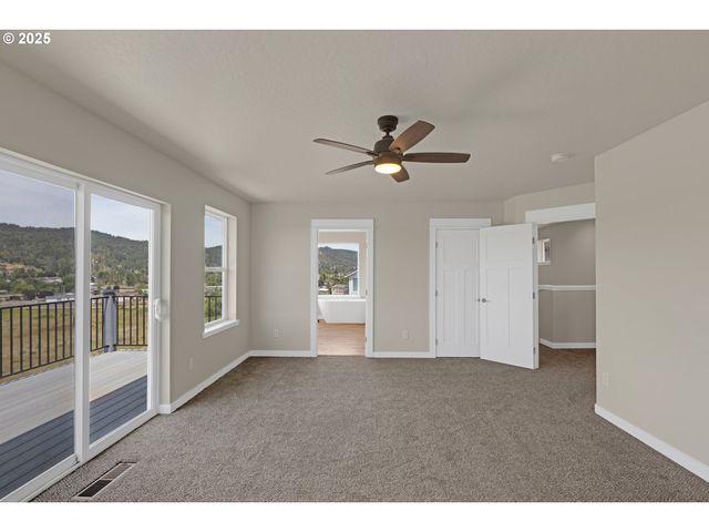 845 FOREST HEIGHTS St, Sutherlin, OR 97479