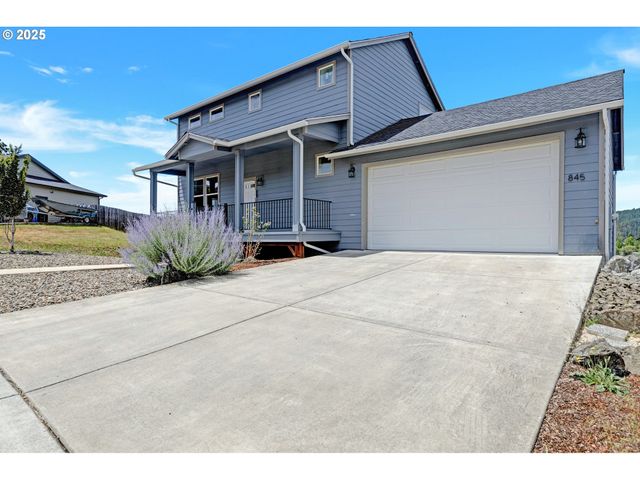 845 FOREST HEIGHTS St, Sutherlin, OR 97479