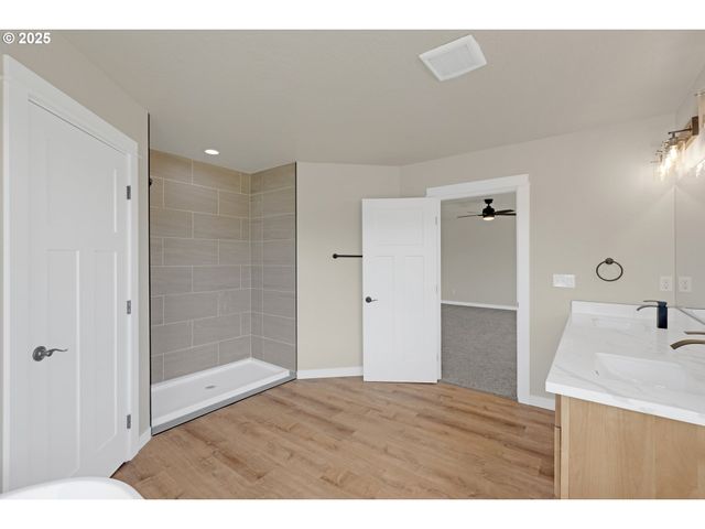 845 FOREST HEIGHTS St, Sutherlin, OR 97479