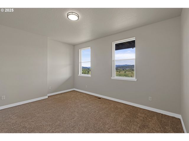 845 FOREST HEIGHTS St, Sutherlin, OR 97479