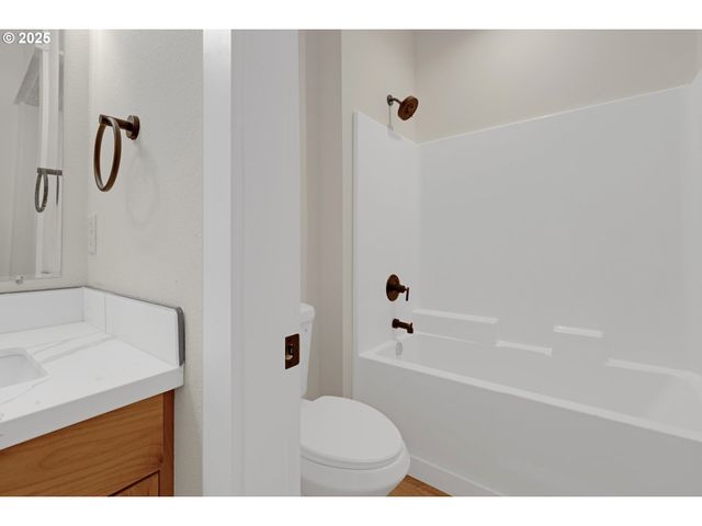 845 FOREST HEIGHTS St, Sutherlin, OR 97479