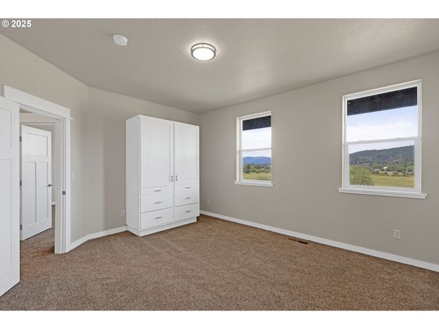 845 FOREST HEIGHTS St, Sutherlin, OR 97479