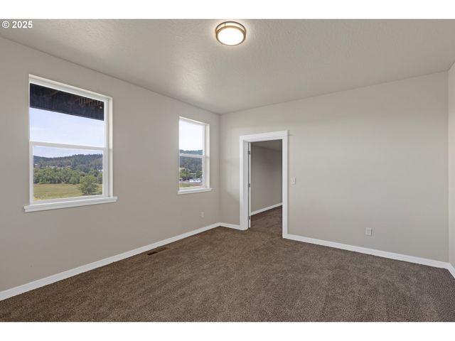 845 FOREST HEIGHTS St, Sutherlin, OR 97479