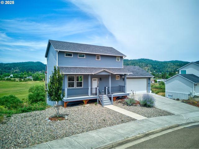 845 FOREST HEIGHTS St, Sutherlin, OR 97479