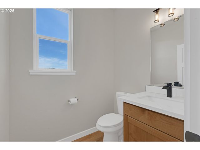 845 FOREST HEIGHTS St, Sutherlin, OR 97479