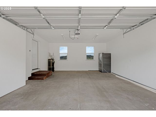 845 FOREST HEIGHTS St, Sutherlin, OR 97479