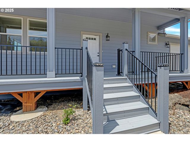 845 FOREST HEIGHTS St, Sutherlin, OR 97479