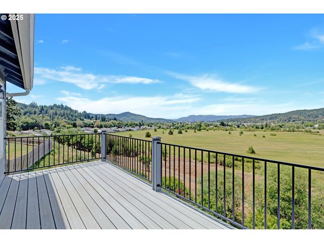 845 FOREST HEIGHTS St, Sutherlin, OR 97479