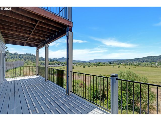 845 FOREST HEIGHTS St, Sutherlin, OR 97479