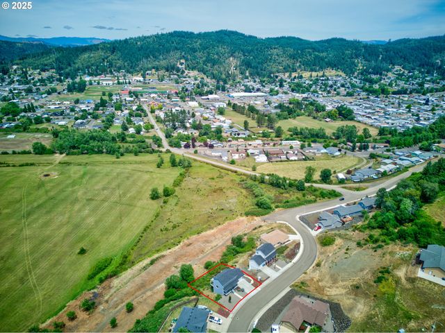 845 FOREST HEIGHTS St, Sutherlin, OR 97479
