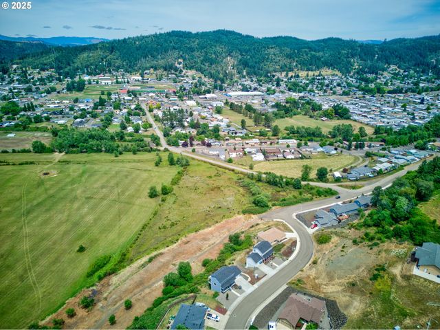 845 FOREST HEIGHTS St, Sutherlin, OR 97479