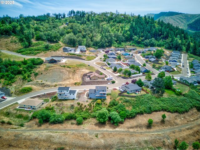 845 FOREST HEIGHTS St, Sutherlin, OR 97479