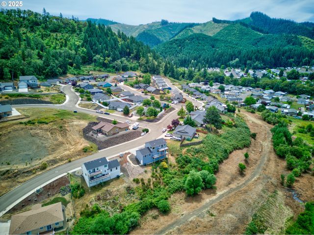 845 FOREST HEIGHTS St, Sutherlin, OR 97479