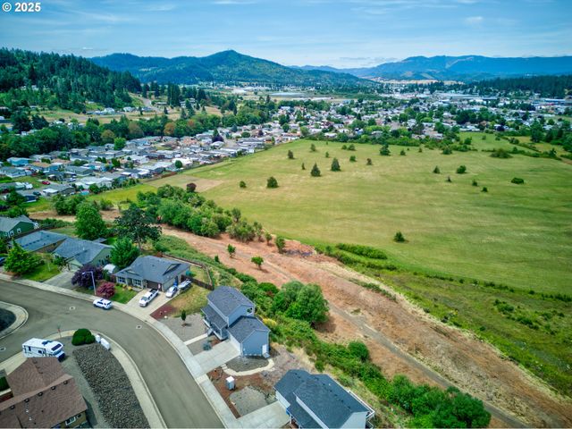 845 FOREST HEIGHTS St, Sutherlin, OR 97479