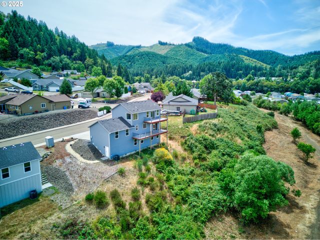 845 FOREST HEIGHTS St, Sutherlin, OR 97479
