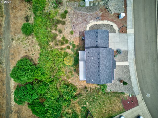 845 FOREST HEIGHTS St, Sutherlin, OR 97479