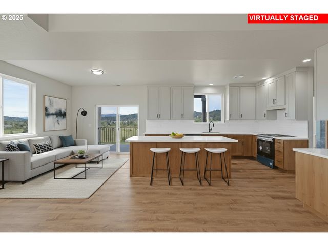 845 FOREST HEIGHTS St, Sutherlin, OR 97479