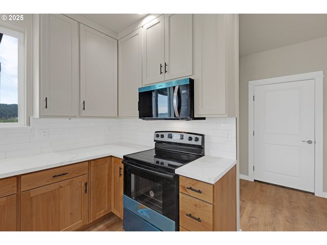 845 FOREST HEIGHTS St, Sutherlin, OR 97479