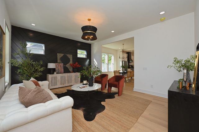 1212 Stockell St, Nashville, TN 37207