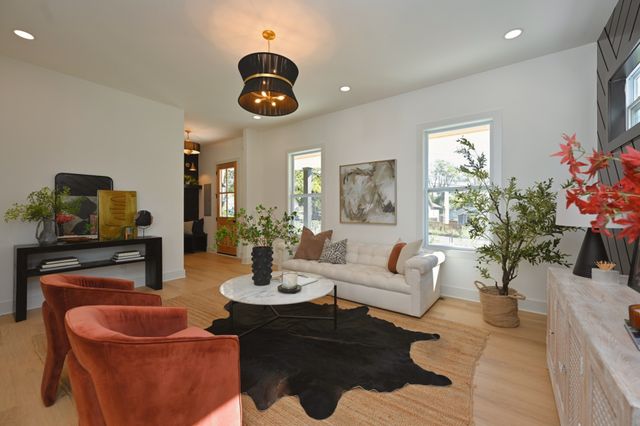 1212 Stockell St, Nashville, TN 37207